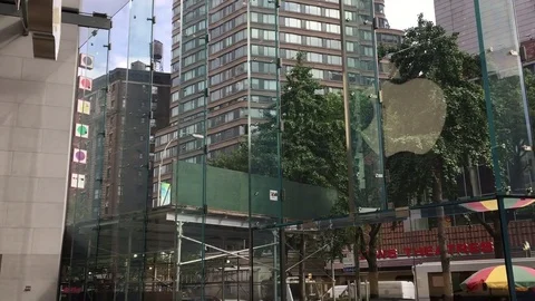 IPhone 8 Plus, Apple Watch Series 3 in Apple Store Manhattan. Customers shop, Stock Footage 83550899