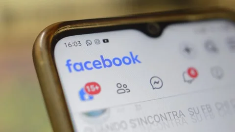Iphone device display with facebook social network app. scroll meta fb app. Stock-Footage 263137077