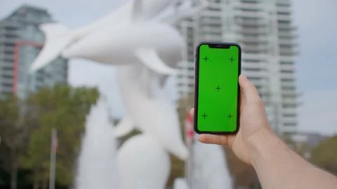 Iphone green screen mockup in city, fountain, skyscrapers 库存影片 218467164