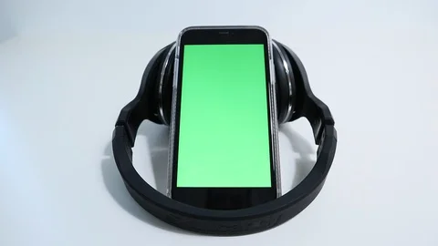 IPhone Greenscreen Wireless Headphones Technology Lifestyle Connected World 動画素材 127727112
