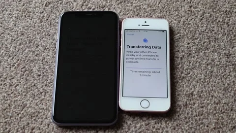 IPhone opening and set up Stock-Footage 132038892