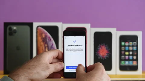 IPhone SE Setup: Location Services and Updates Stock Footage 298727373