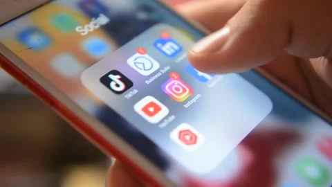 Iphone with social network app on display. caucasian man with iphone. Stock-Footage 279889397