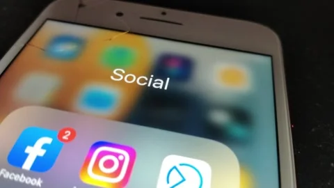 Iphone social network app. iphone display with social media app icon. 스톡 동영상 242986814