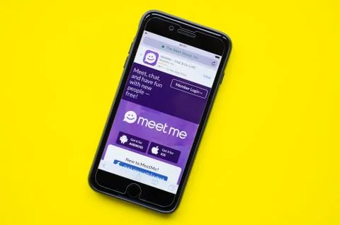 An iphone on a yellow background with the screen di Stock Photos