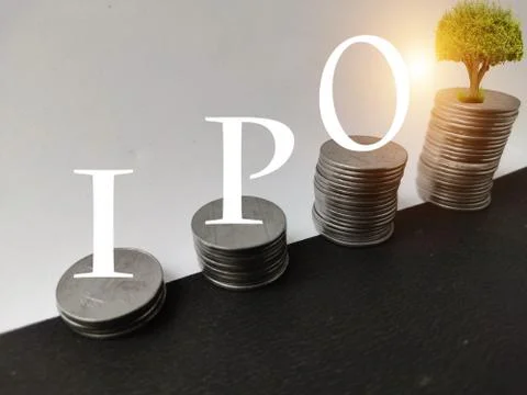 IPO initial public offering concept, stack of coins increasing on yellow Foto stock
