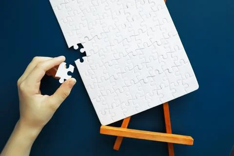 IQ development. Intellectual puzzles. The puzzle is empty. Brain training h.. Foto stock