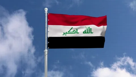 Iraqi flag waving on silver pole against bright blue sky with white clouds .. Vídeos de archivo 342075489