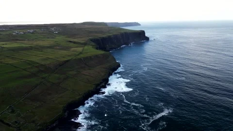 Ireland. Cliffs of Moher. 11-24-2025. Aerial view, Cliffs of Moher. Panning 4K 库存影片 322122264