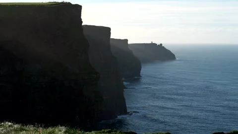 Ireland. Cliffs of Moher. 11-24-2025. Sunbeams pass through the Cliffs of Moher. Vidéo 330480094