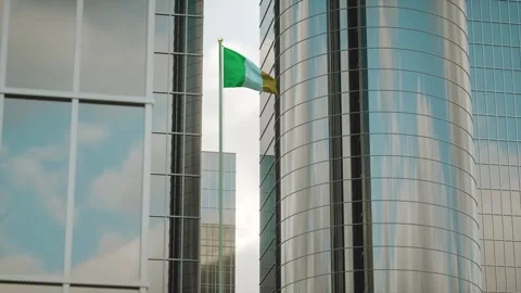 Ireland Flag 3D Render Animation on Pole with City Buildings Stockbeeldmateriaal 332879369