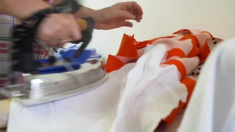 Iron the fabric with a steam generator Video stock 115913745