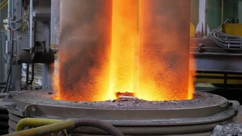 Iron foundry. Continuous casting machine. Electric arc furnace. Close-up Vidéo 122495514