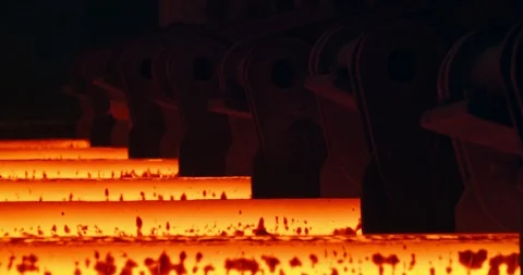 Iron foundry. Continuous casting machine. Steel billet moving through the 库存影片 125586608