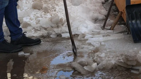 Iron ice pick break  ice Video stock 104587073