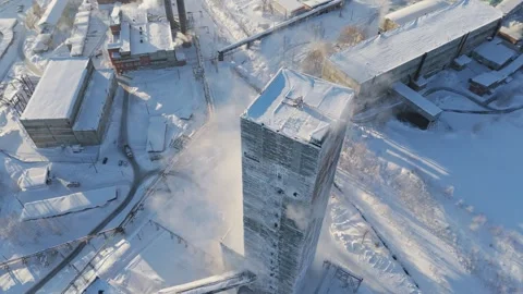 Iron ore mining aerial view of extraction tower Iron ore mining amidst snow Video stock 265130364