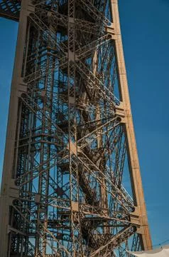 Iron structure of the Eiffel Tower in Paris Foto stock