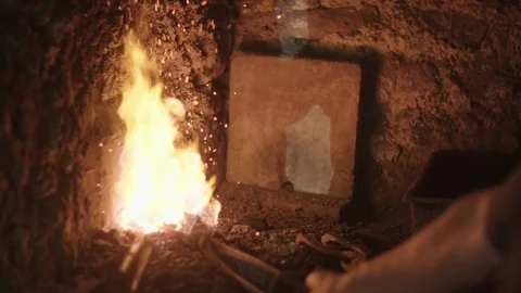Ironsmith melting iron 動画素材 88905560