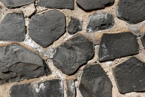 Irregular coursed masonry texture, rustic natural quarry stone wall Stock-Fotos