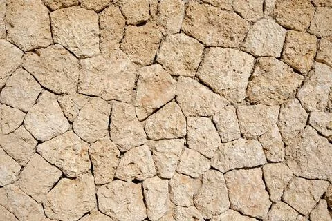 Irregular natural stone wall texture with rough pieces Foto stock