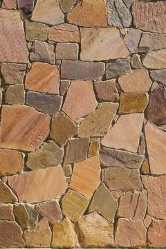 Irregular natural stone wall texture with rough pieces Foto stock