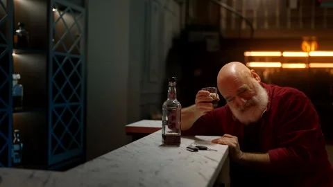 Irresponsible middle-aged man drinks alcohol before driving, DUI awareness Stock Footage 342520379