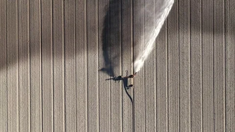 Irrigation pivot gun machine spraying water seen from above Stock Footage 333313934