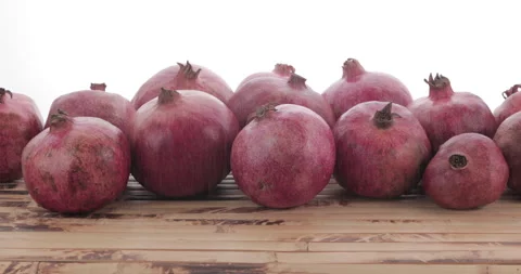 Irrigation pomegranates on the counter 스톡 동영상 234965812