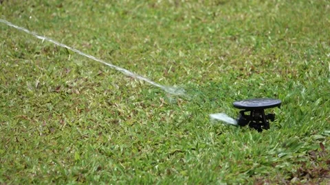 Irrigation system sprinkler popping up out of the ground, low angle Low Angle, Vídeos de archivo 334657352