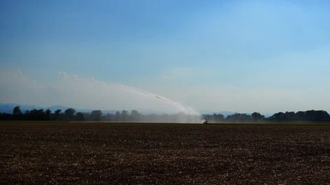 Irrigation video of an agricultural field using a water jet for rain irrigation 動画素材 94520372