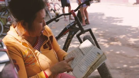 Islam prayer, reading Koran Stock Footage 77695144