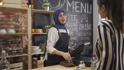 Islam waitress serving happy customer Video stock 135952903