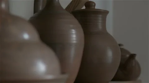 Islamic ceramics on the shelf Vidéo 68115746