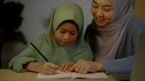 Islamic concept of 4k Resolution. A Muslim mother and daughter are studying.. Stock Footage 322683050