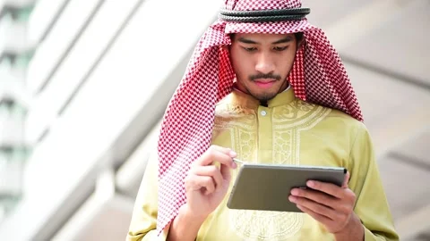 Islamic man using smartphones app organize schedule agenda  focus on hands holdi 動画素材 134432519