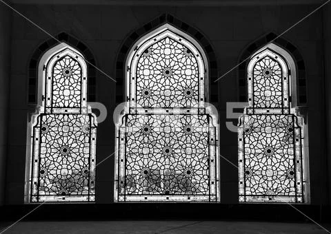 Islamic pattern in Al masjid al haram mosque windows - black and white ...