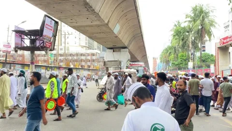 Islamic rally passing under Hanif Flyover at Bongo Bazar in Dhaka, Bangladesh. 動画素材 334488682