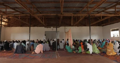 Islamic young people during a study in a little mosque in Mbale, Uganda Stock-Footage 109494550