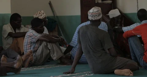 Islamic young people during a study in a little mosque in Mbale, Uganda Stock Footage 109494573