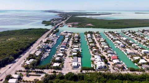 Islamorada aerial pullout over community Stock Footage 328651056