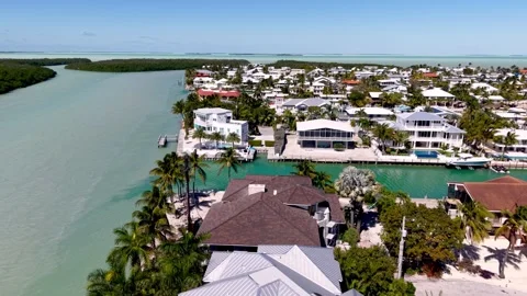 Islamorada homes aerial flyover Stock Footage 328651077