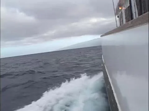 Island in background 스톡 동영상 2893221