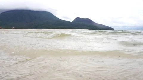 Island in the clouds 動画素材 77569637