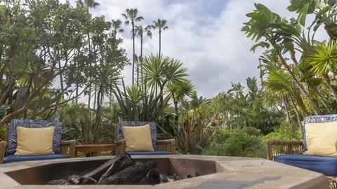 Island fire-pit 스톡 동영상 103891805