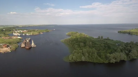 Island on the river. Stock Footage 92408144