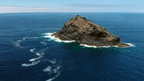 Island in the sea 스톡 동영상 91667097