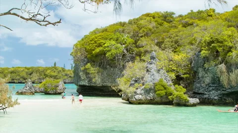 Isle of Pine Visitors Enjoying the Unique Exotic Island Features 스톡 동영상 61086239