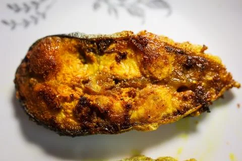 Isolate fried fish kept at white plat at home from different angle Foto stock