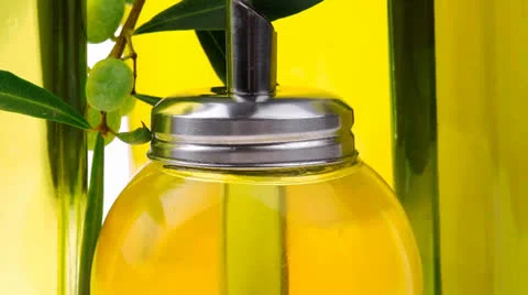 Isolated bottle of oil Vídeos de archivo 24953776