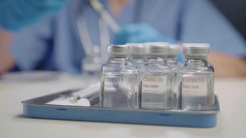 Isolated close up doctor's doing preparation of an injection medicine a Stock-Footage 336587043